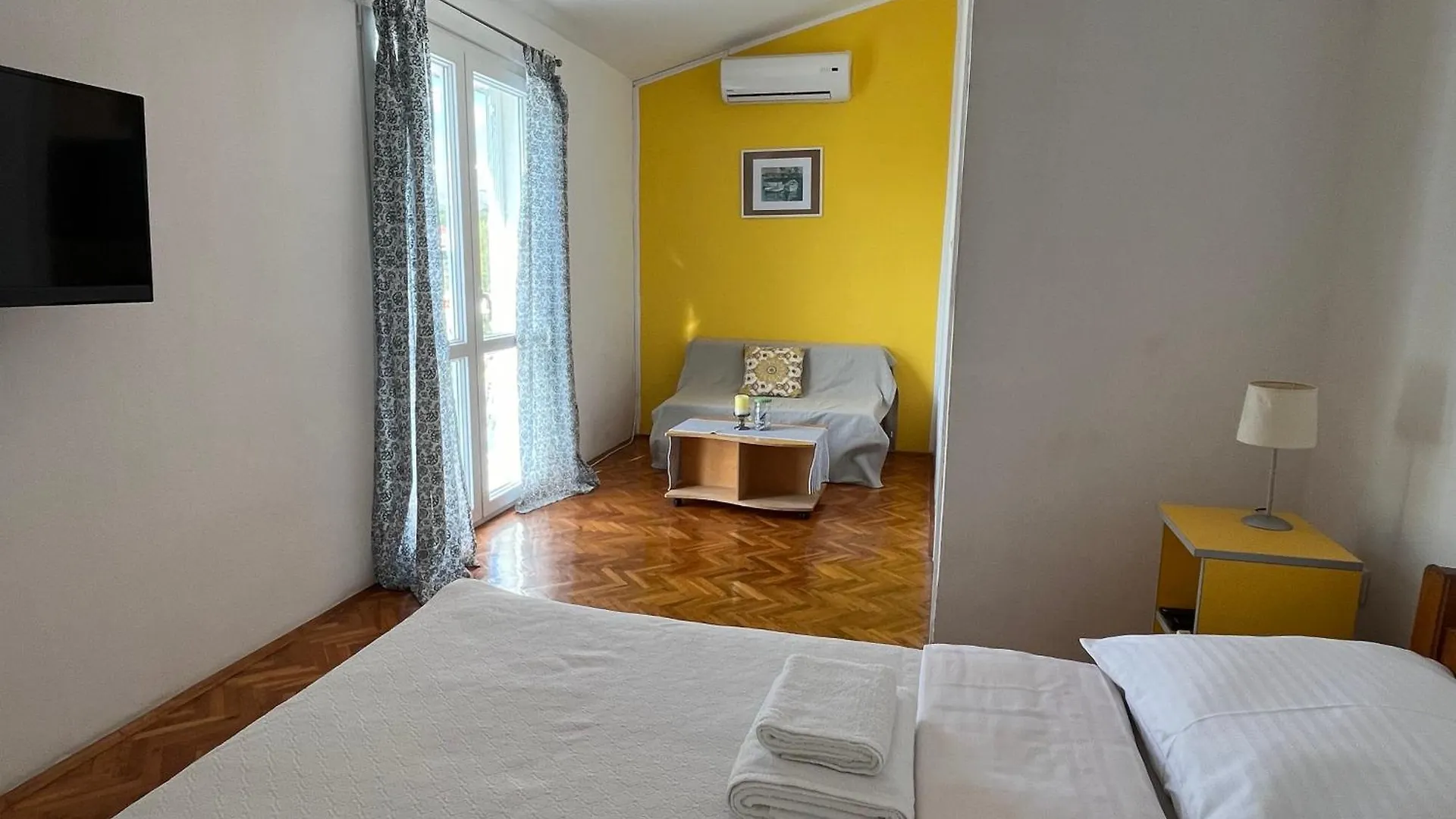 Apartmani Ivan Trogir 0*,  Croatia